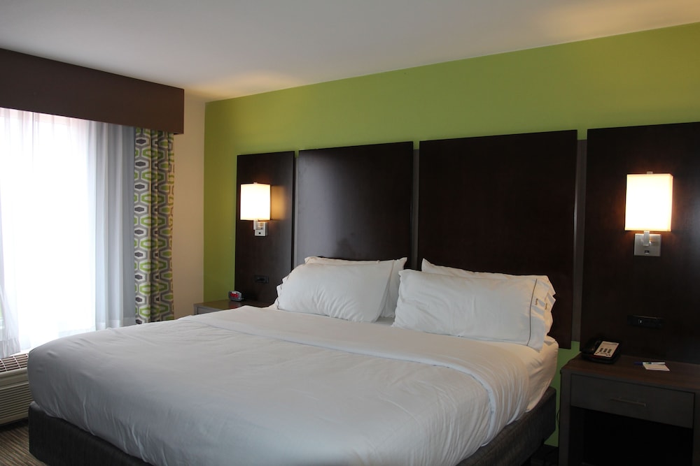 Sweetwater Vacations - Holiday Inn Express  Suites Sweetwater, an IHG Hotel - Property Image 20