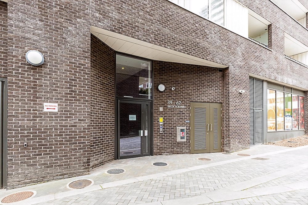 Modern 2-bed Flat With Terraces in Leyton