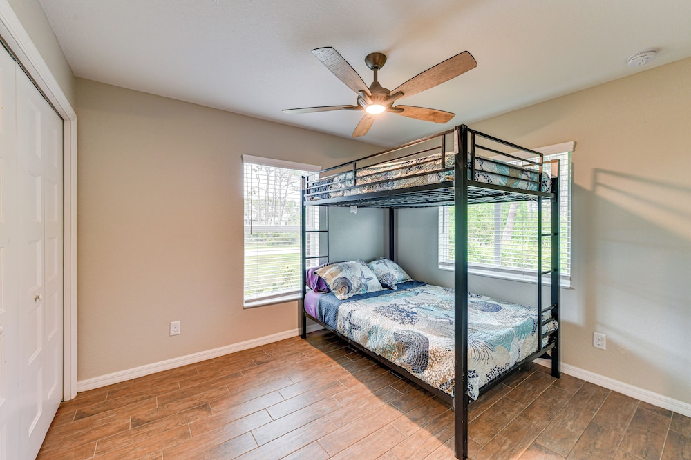 3 Mi to Public Beach: Port Charlotte Getaway!