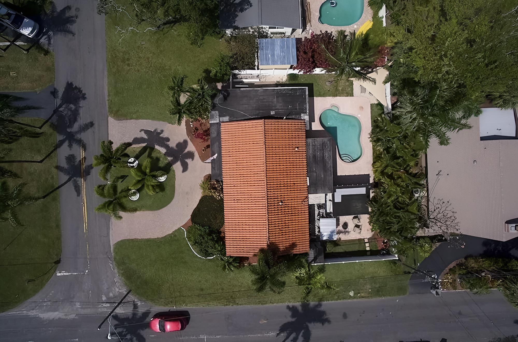 Tropical Oasis Fantastic 4 BD 3 BTH Home view 2