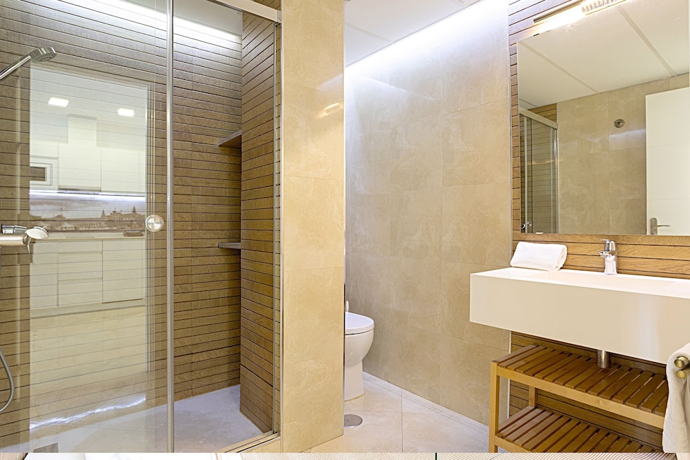 Magnificent Apartment With Perfect Location. Murillo III