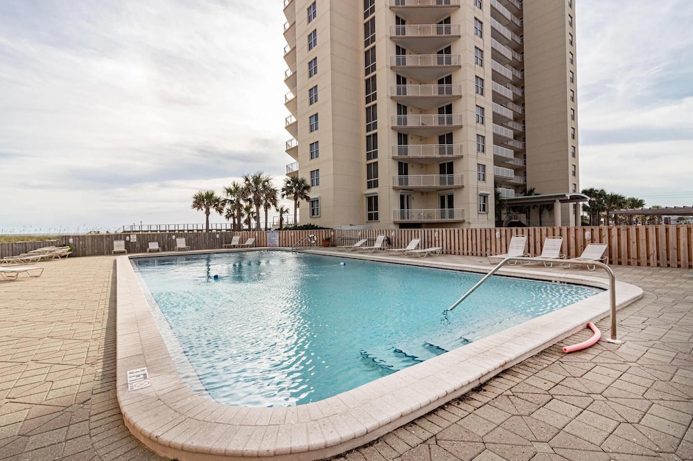 Navarre Towers 1205