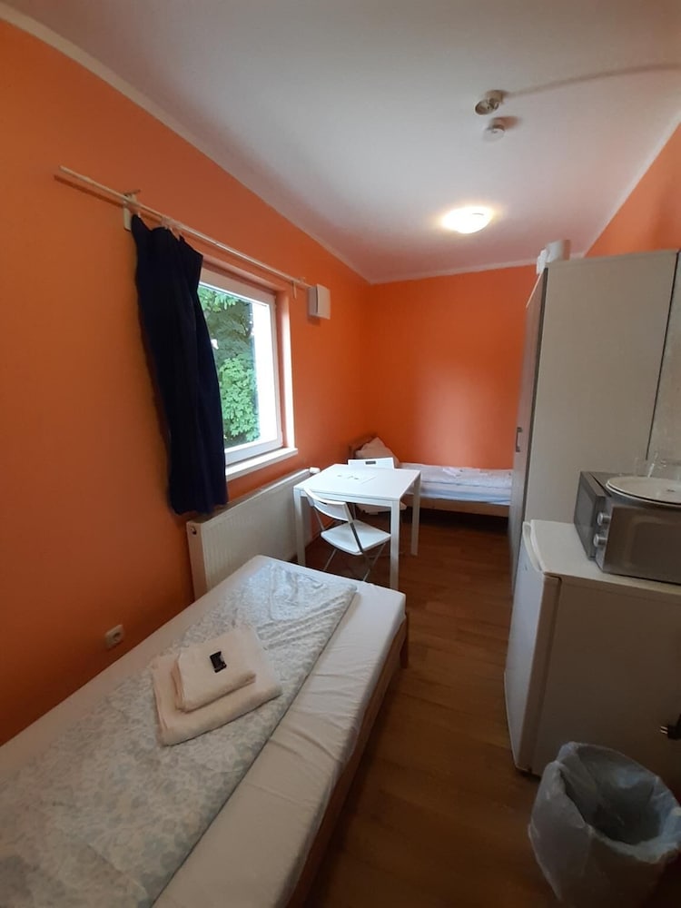 2-Rent Group Hostel Rooms&Apartments TUB19A