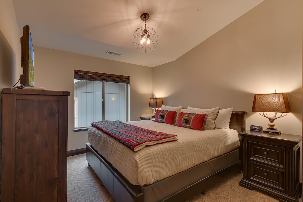Silver Pines - Ski or Summer 30+ day Home