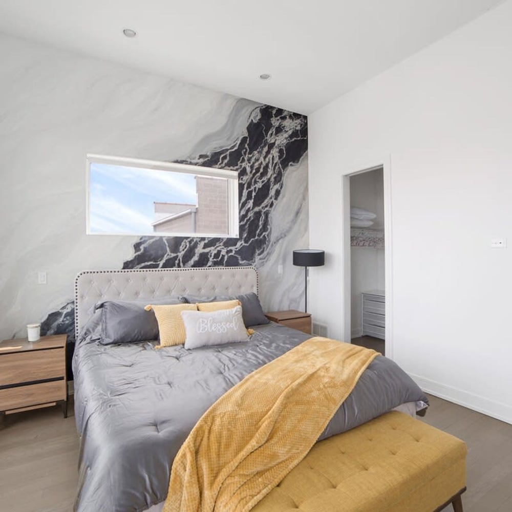 4-bedroom Penthouse w 2 Large Balconies Rooftop