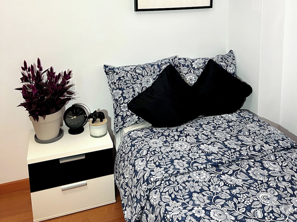 Valencia Oasis Retreat - 2 Bedroom Apartment