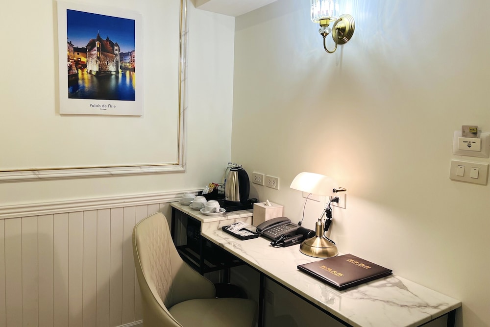Travelier Hostel