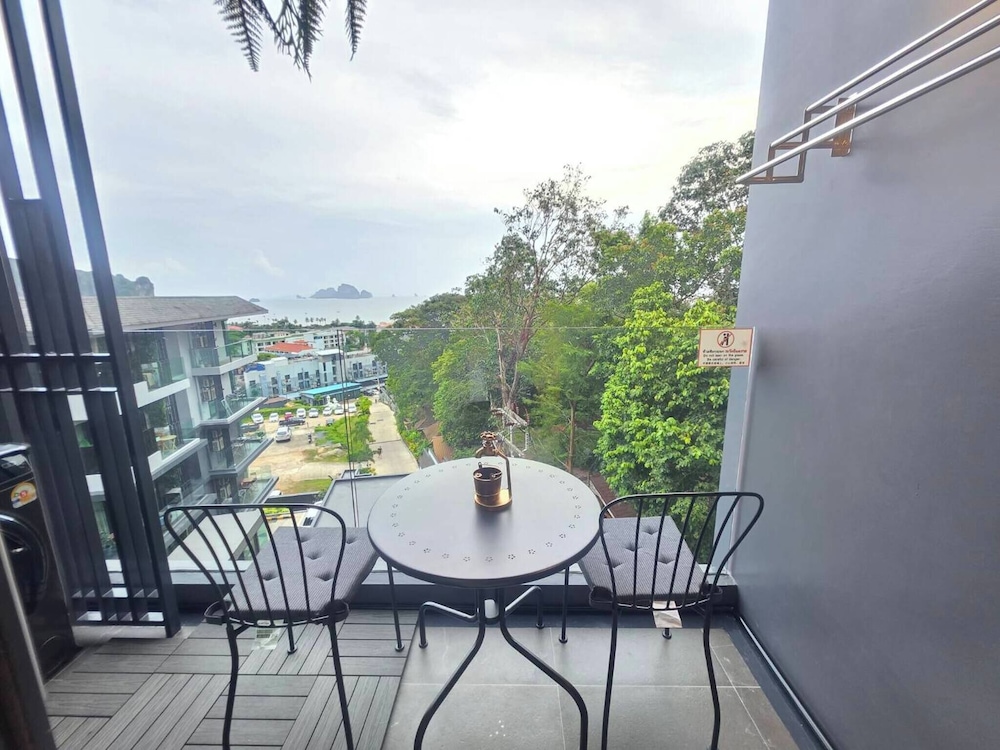 Room-a305 - 1 Bdr Condo With Sea View, A