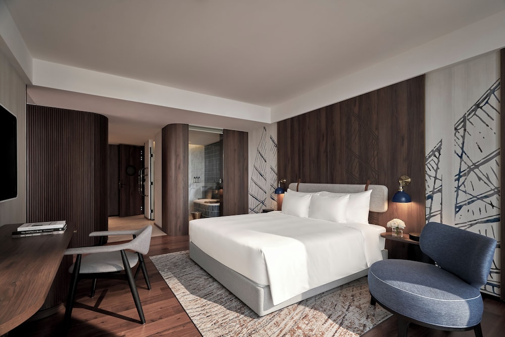 The Yacht Hotel by DC 7