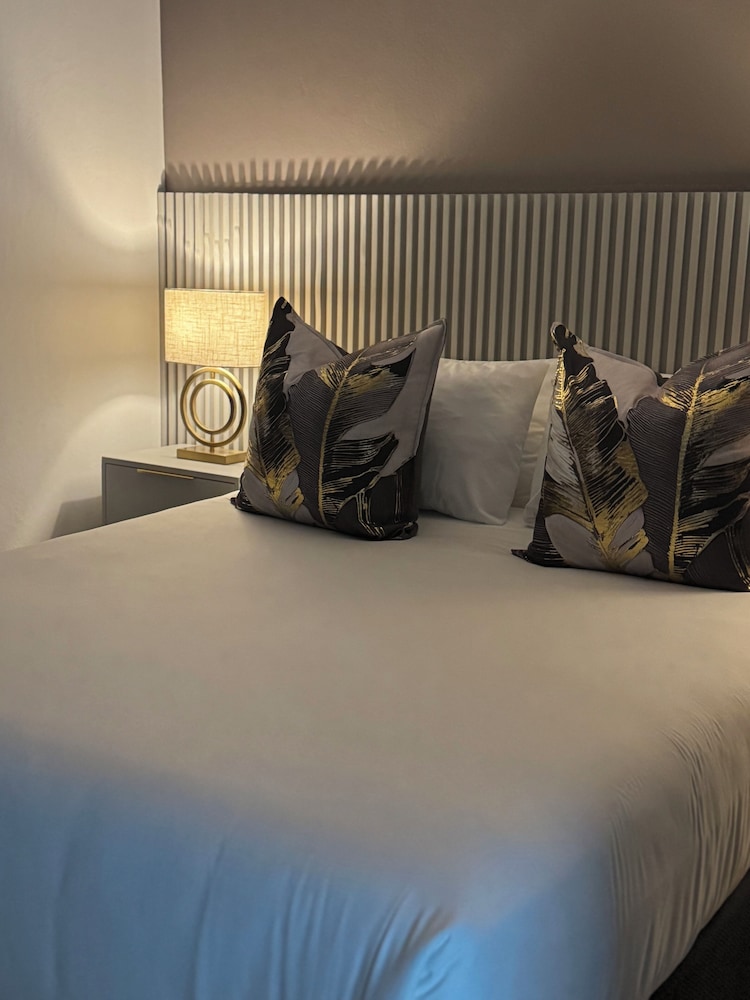 Luxury 2 Bedroom Apartment Near Monte Casino, Johannesburg