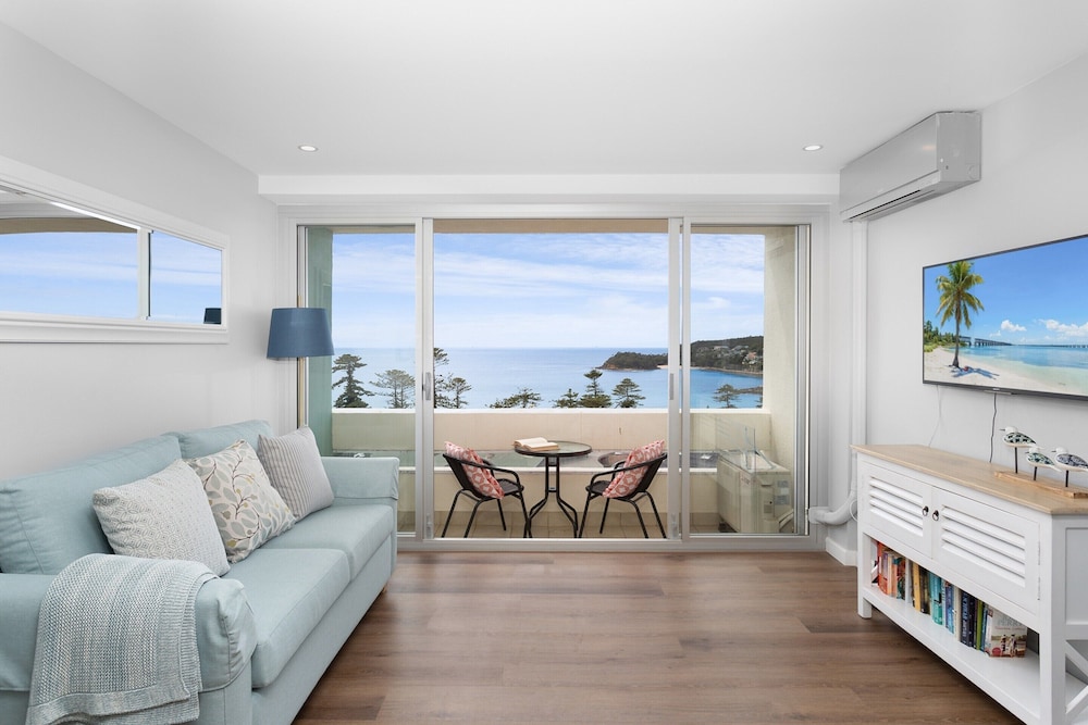 Modern Manly Apartment With Stunning Views, Pool
