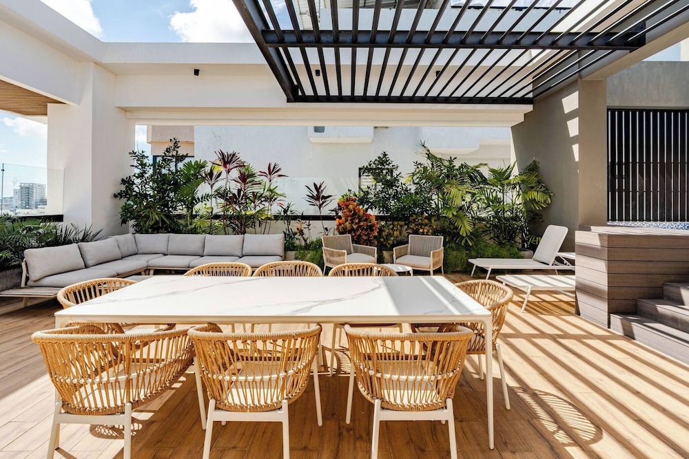 Luxurious Santo Domingo Apartment in Heart of the City, Wifi, Pool, Parking Free