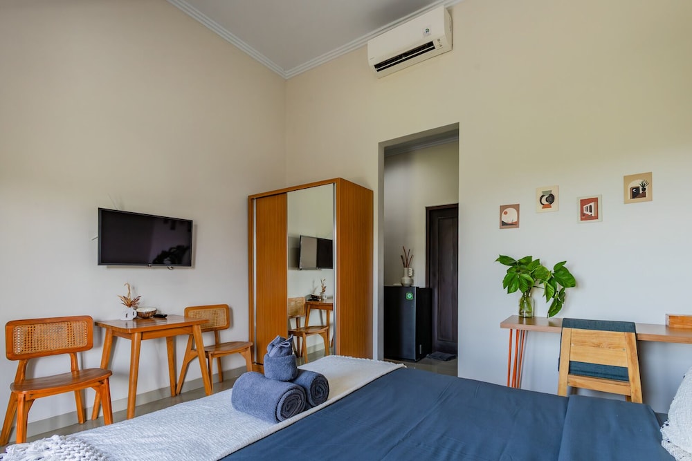 Kubu Deandari Guest House