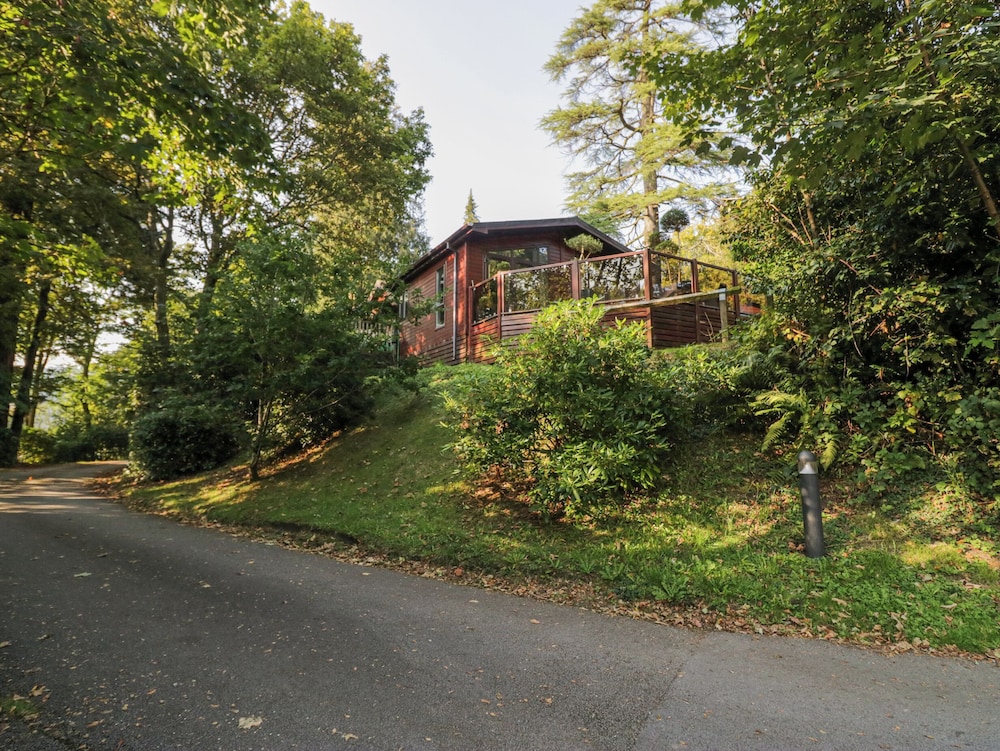 Tree House, Partial Lake Views
