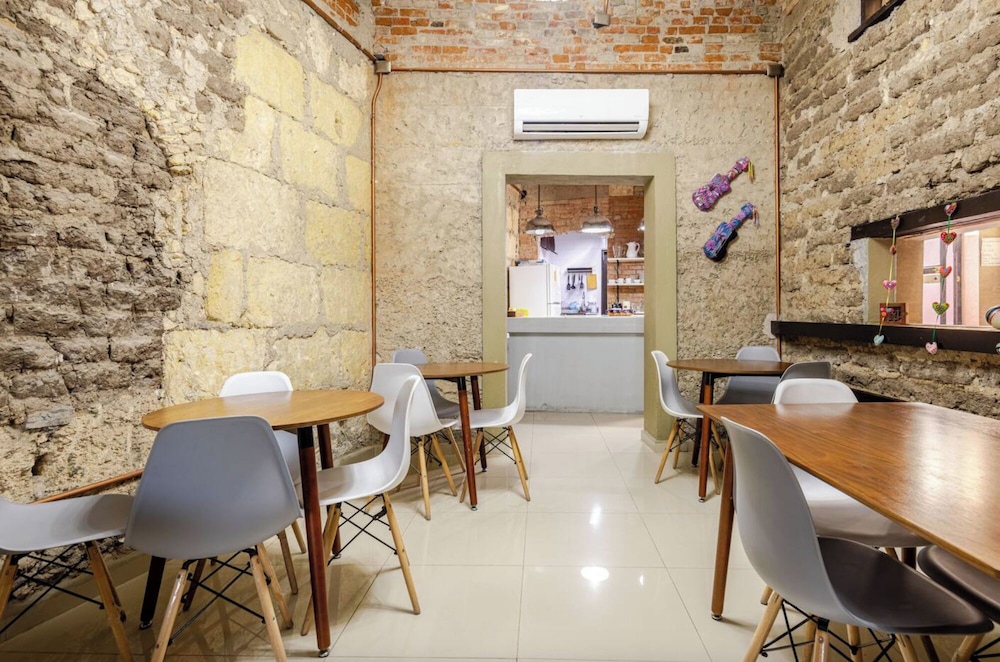 Adhoc Boutique Barrio Antiguo