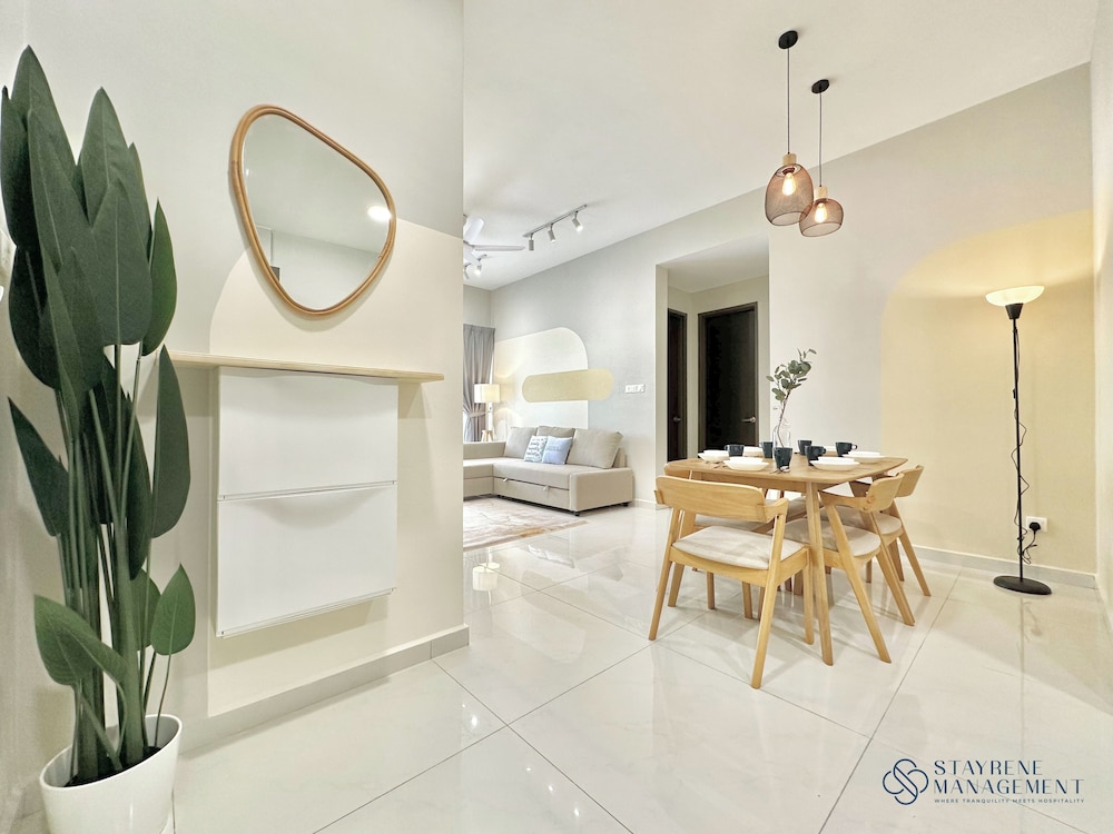 Country Garden Danga Bay Sea View Homestay by Stayrene