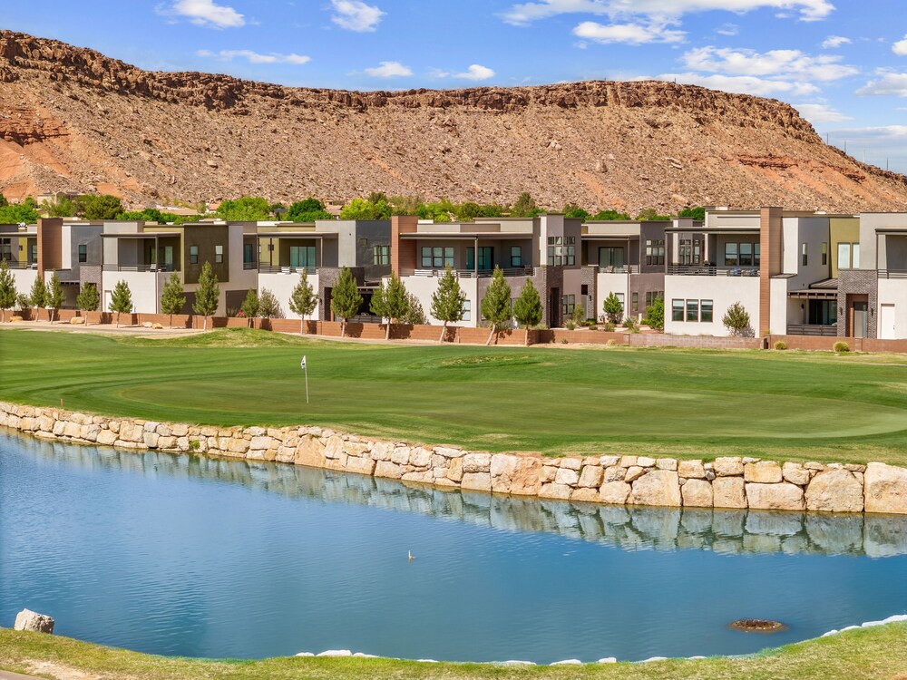 Villa #33 At Bloomington Country Club 3 Bedroom Condo