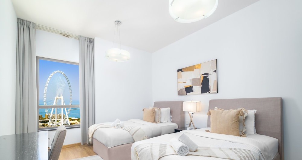 LUX The Premium Dubai Eye View Suite 2