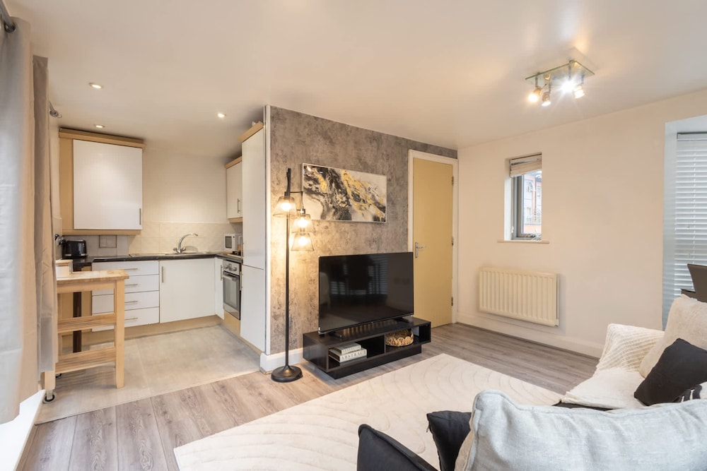 Host Stay Bradshaw Close