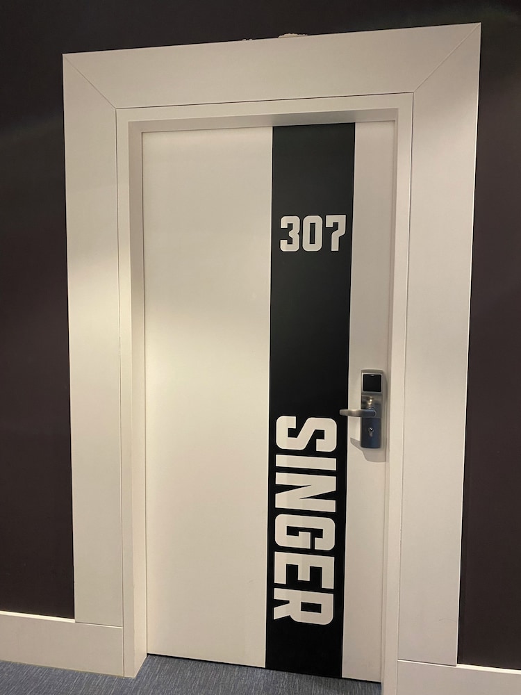 Singer109 Hostel