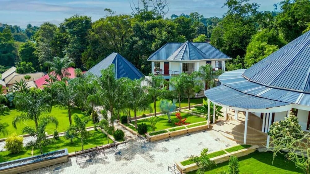 Hellen's Riverside Villas