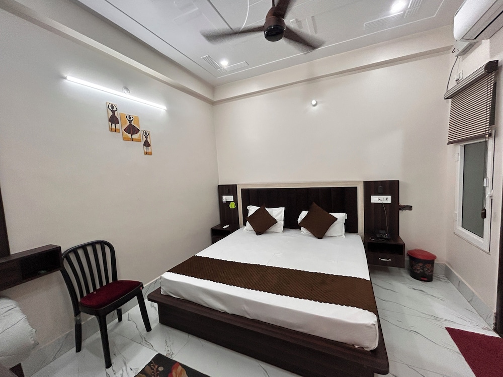 Swimming Pool Hotel G resort Near temple