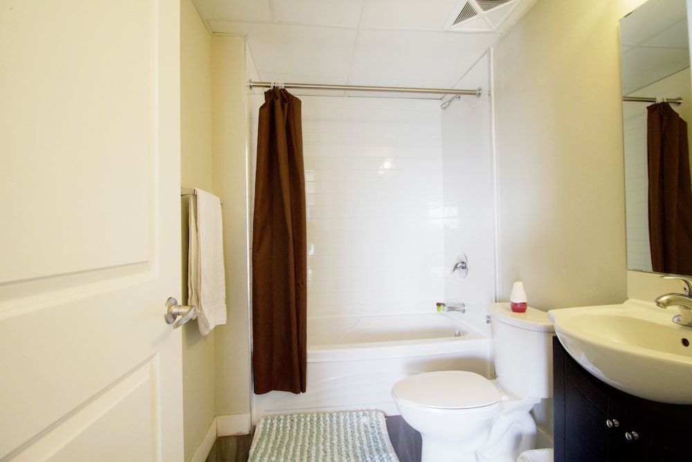 Living Suites Toronto - Queens Park