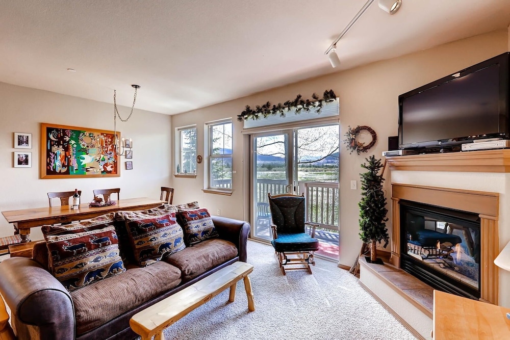 Tarn Landing  C-5 1 Bedroom Condo by RedAwning