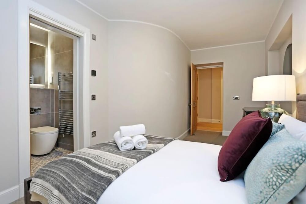 JOIVY Renovated Hidden Gem on the Historic Royal Mile view 4
