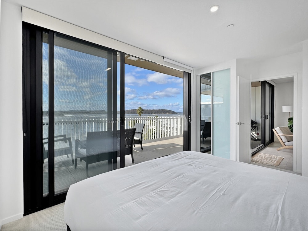 Deluxe 3-bed Unit With Views