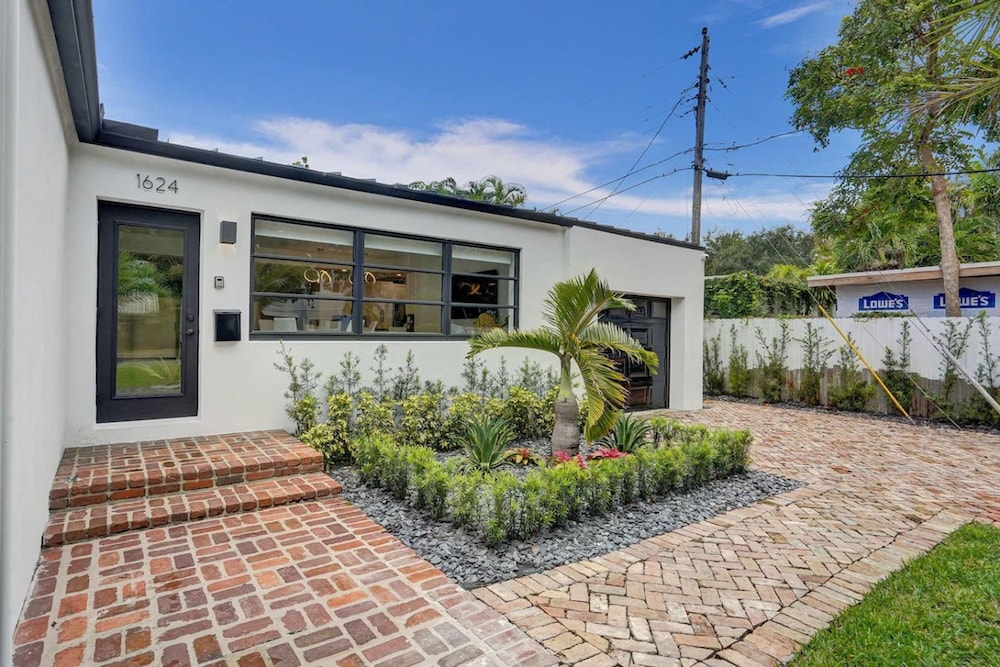 Hibiscus House in Fort Lauderdale