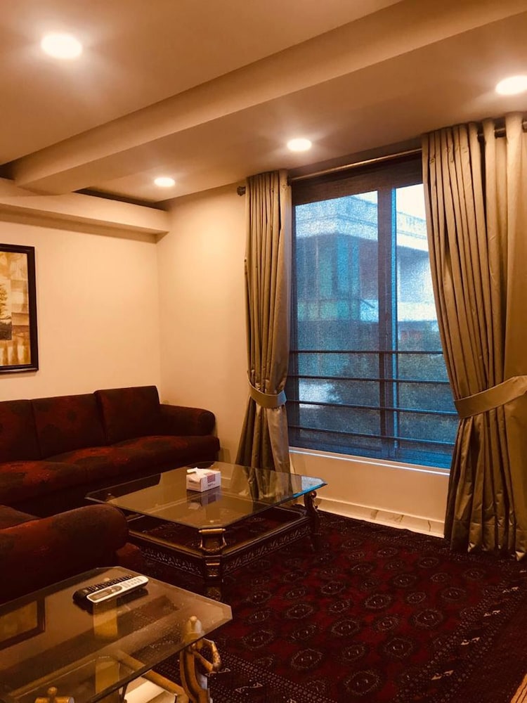 Room-cozy Guest Room F-7 Markaz Islamaba