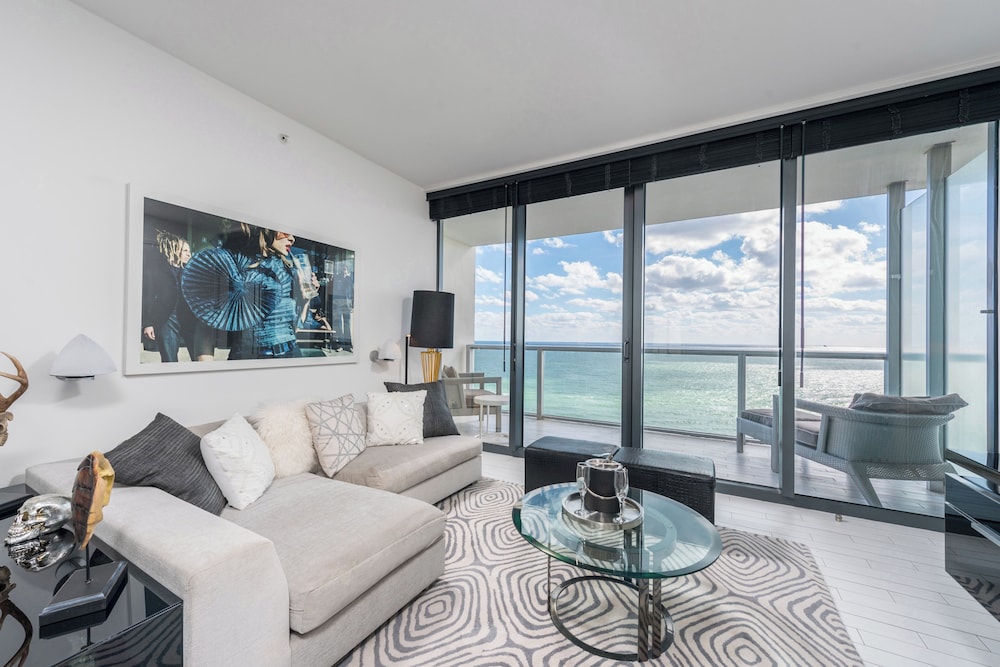 Luxury Vacation Rentals in South Beach by LRMB