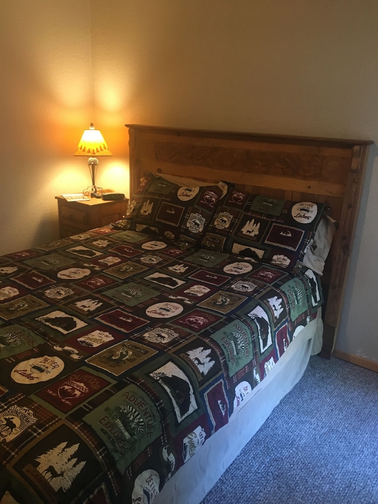 The Lodge at Lazy Bear Retreat view 3