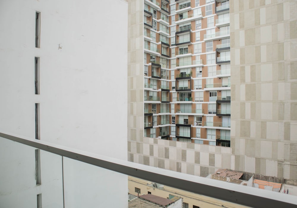 w Bright 1BR w Private Balcony in Barranco