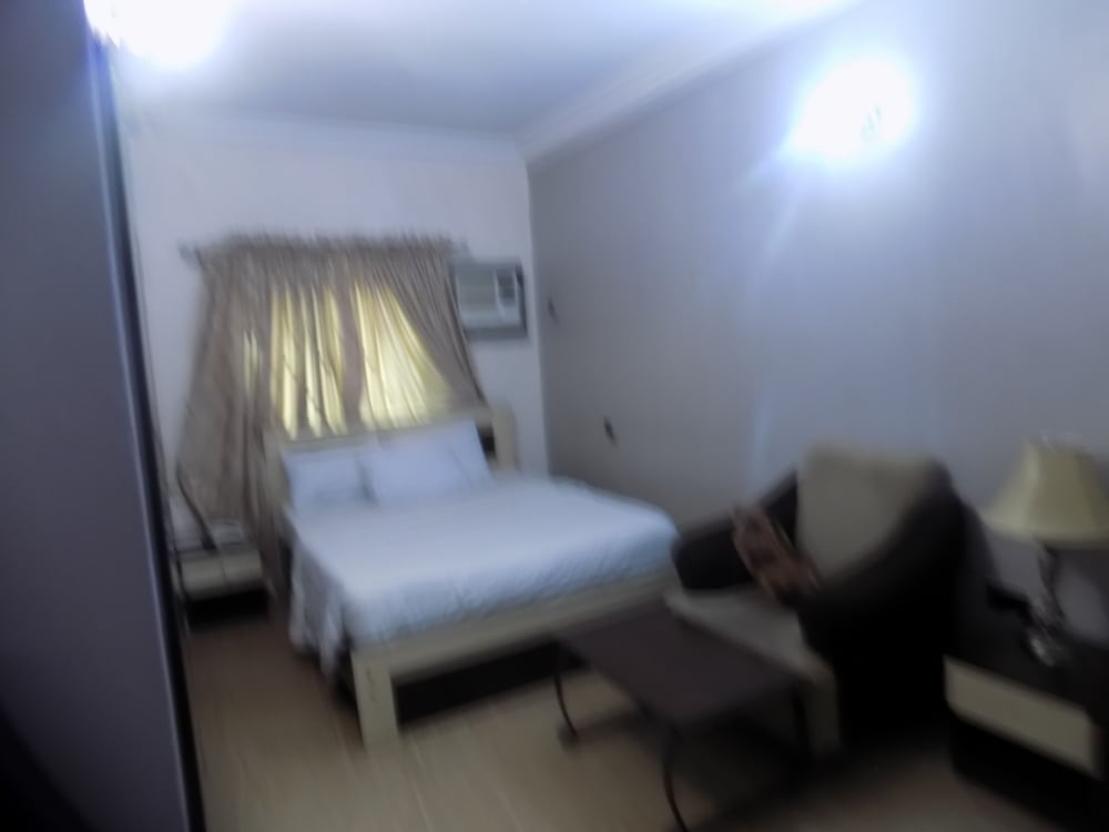Moongate Hotel and Suites