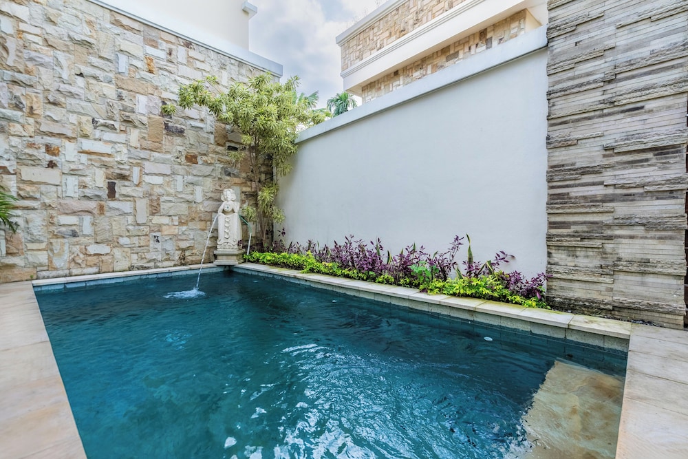 Private Pool Villa Arsy by Orivista