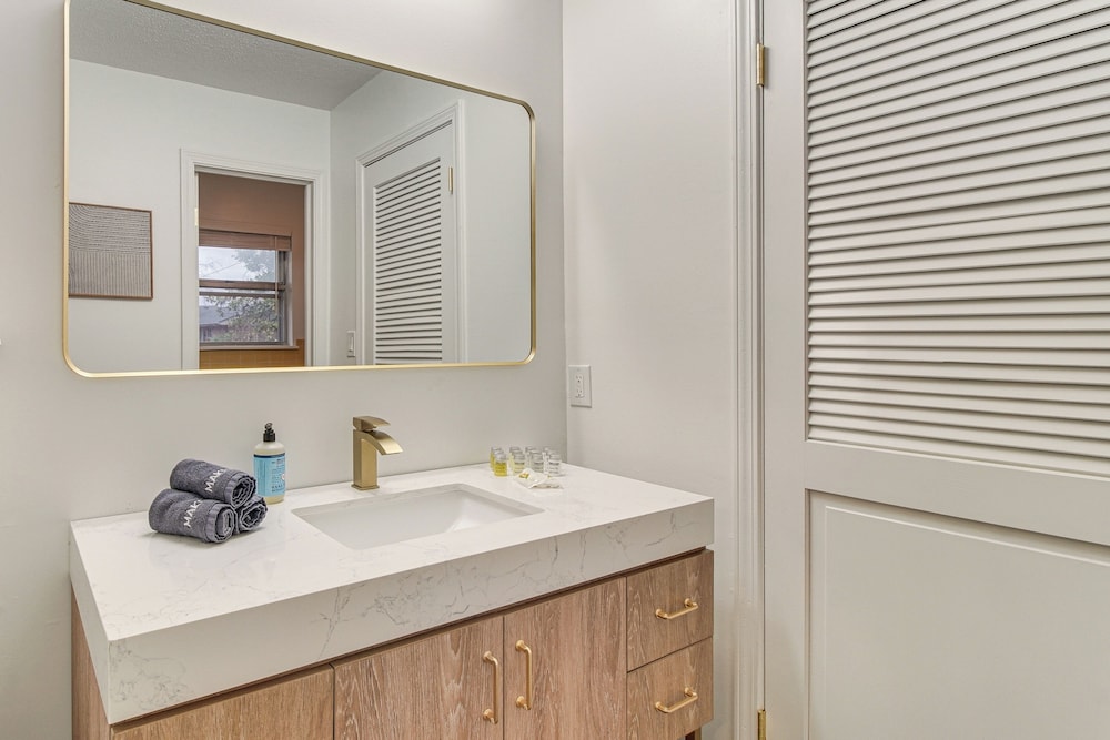 Near Shops & Eats: Vinita Home w/ Furnished Patio