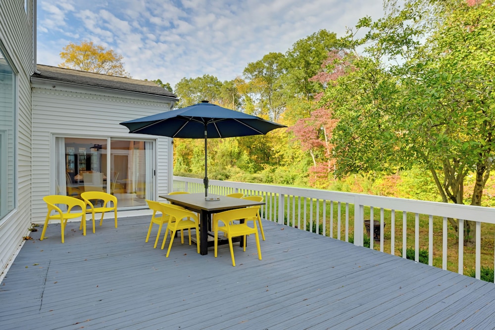 High-end Estate in Norwalk: Quiet & Spacious!