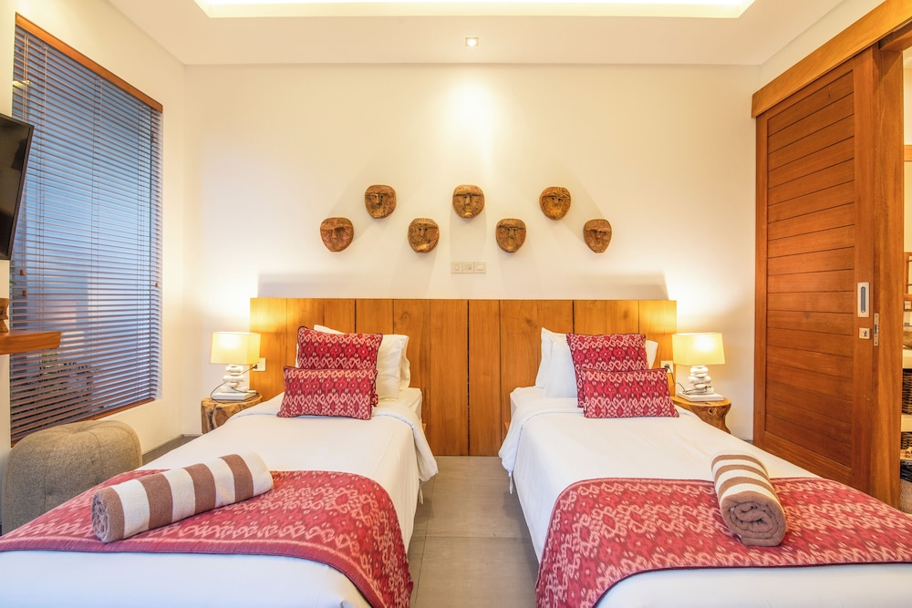 Luxury 4BR Haven, Steps to Canggu's Beach Elegance