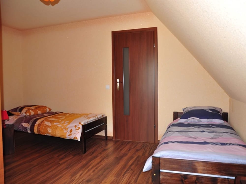 Przytulny Domek z Sauna , Jacuzzi i Basenem view 3