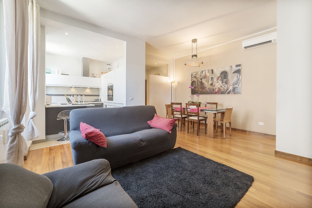 Colosseo & Colle Oppio Charming Apartment