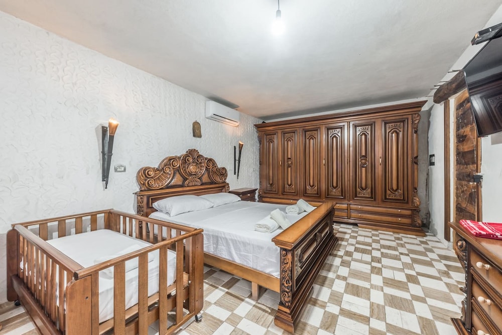 Kanuni - Authentic Albanian House