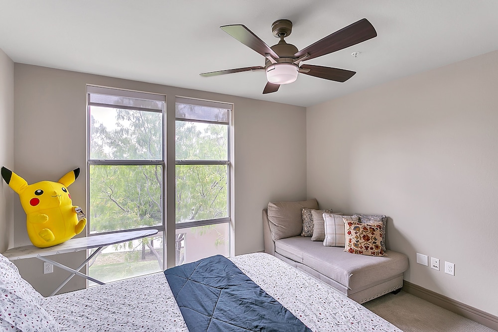 Cozy Condo Nature,park &lakeview 2 Bedroom Condo view 5