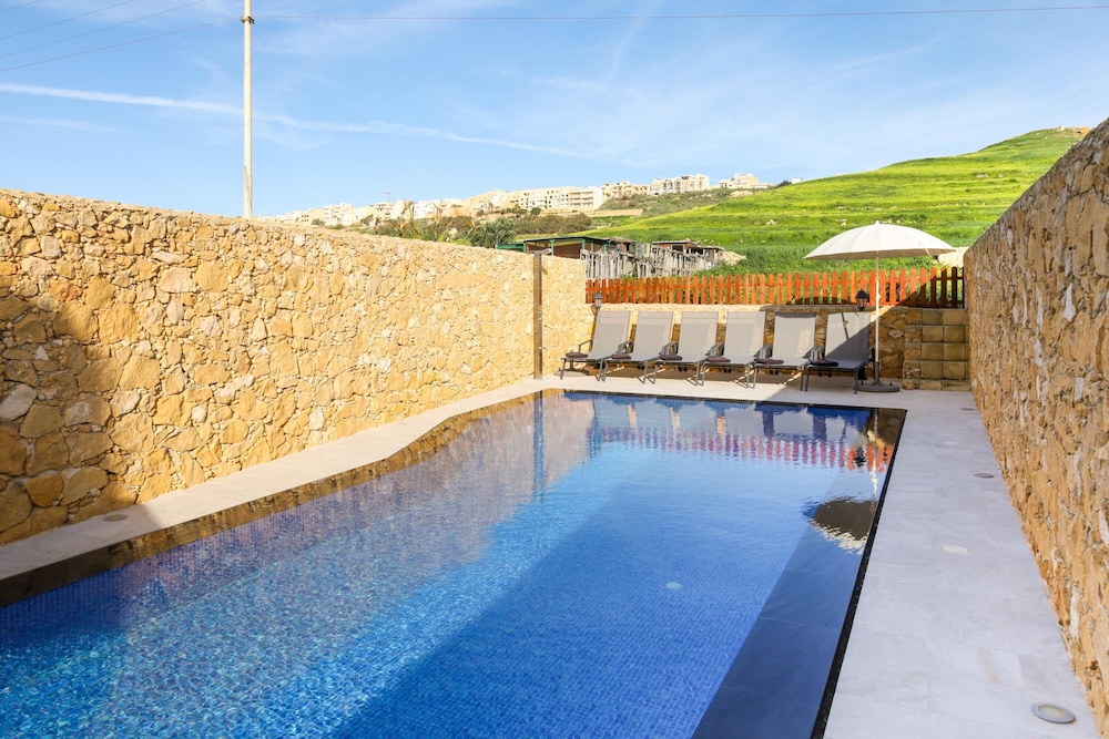 Solaris Gozitan Villa With Pool Gozo