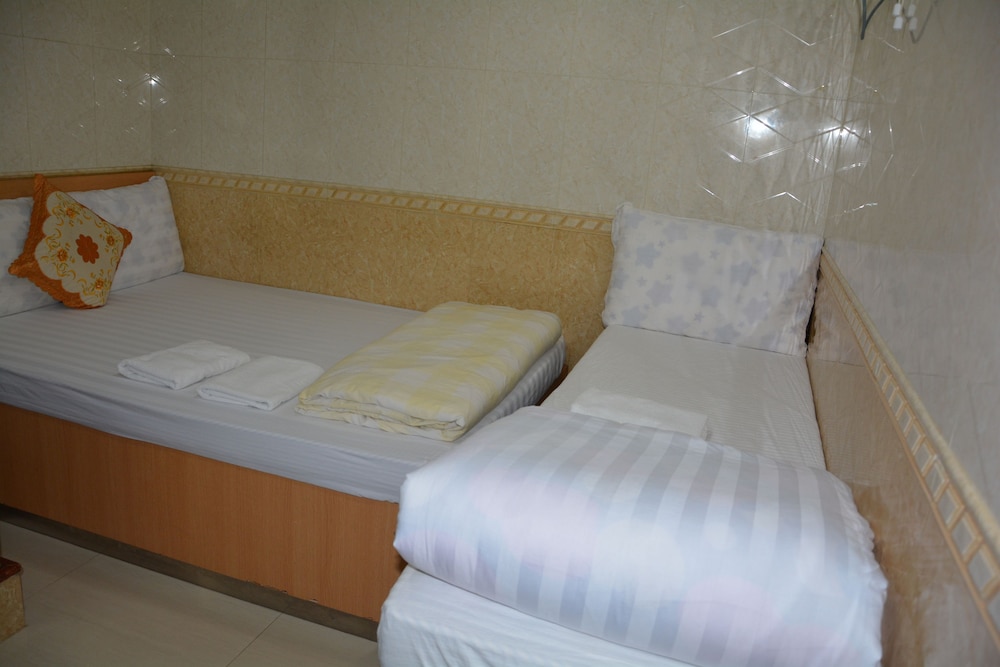 Everest Hostel