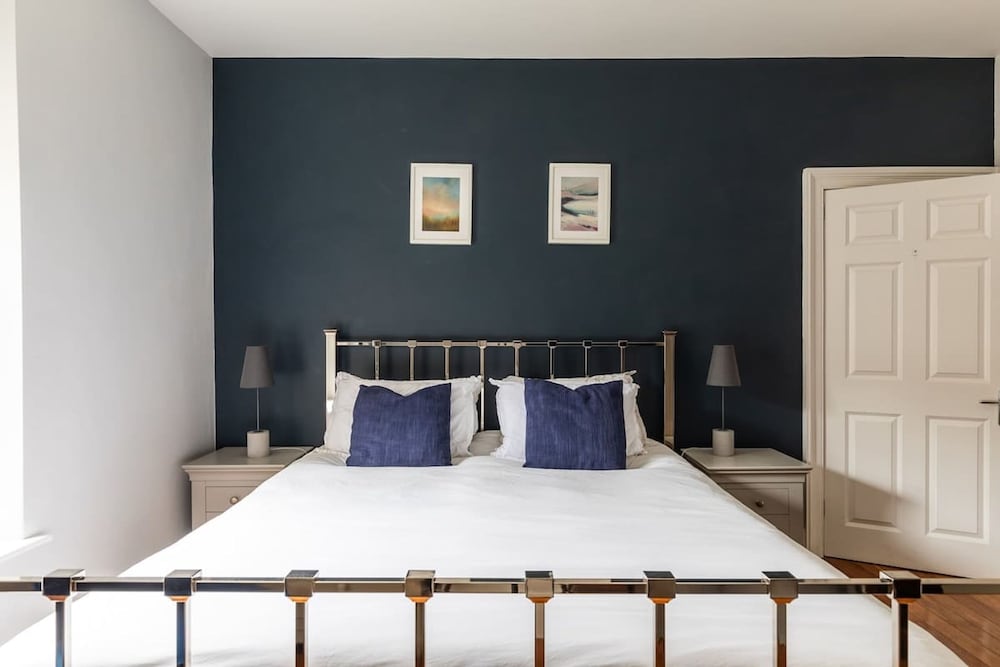 Elegant Georgian Flat in Historic Bath With Garden