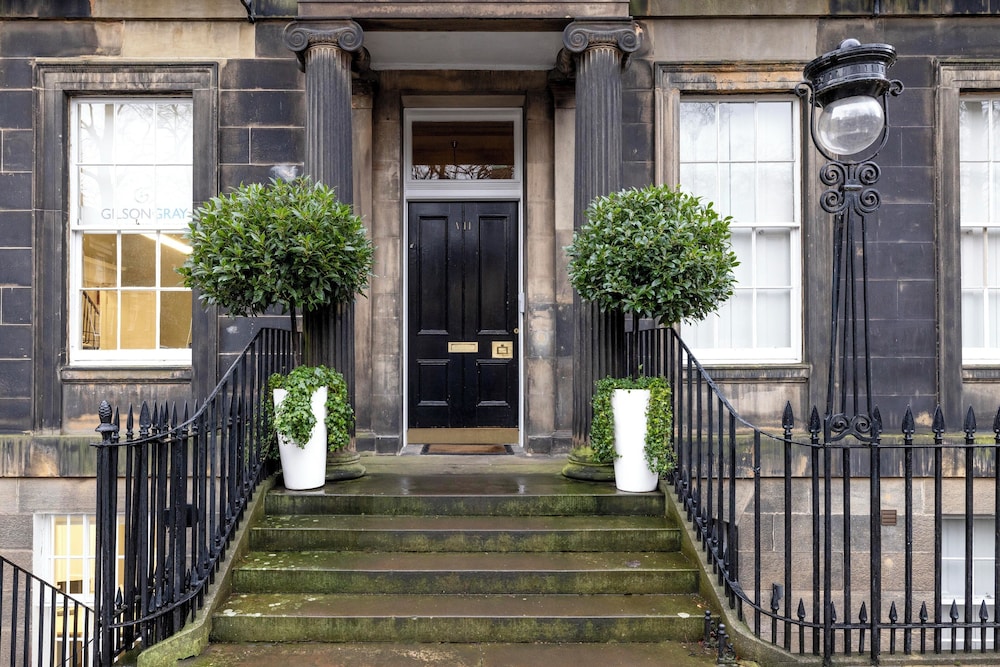 Modern studio in Edinburgh West End