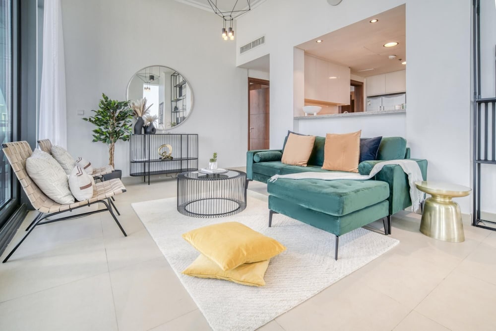 Contemporary Apt With Burj Khalifa View