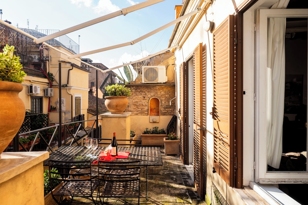 Pantheon Apartments